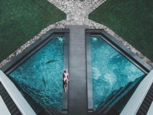 piscine avec une forme originale